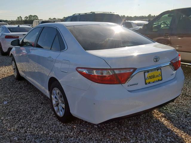 4T4BF1FK7FR510595 - 2015 TOYOTA CAMRY LE WHITE photo 3
