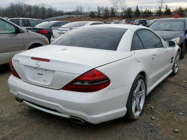 WDBSK7BA2BF162454 - 2011 MERCEDES-BENZ SL 550 WHITE photo 4