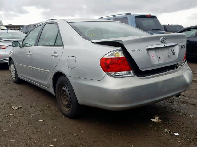 4T1BE32K25U071299 - 2005 TOYOTA CAMRY LE SILVER photo 3