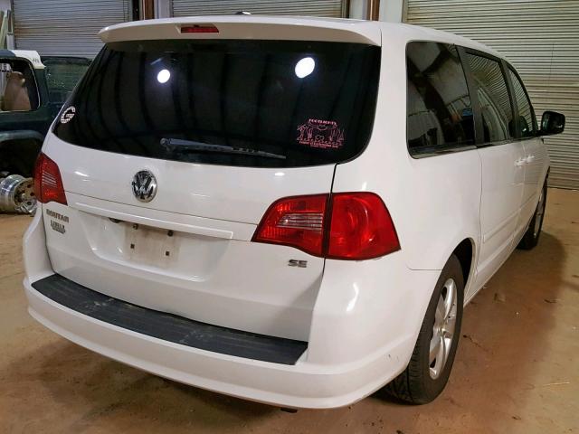 2V4RW3D12AR407454 - 2010 VOLKSWAGEN ROUTAN SE WHITE photo 4