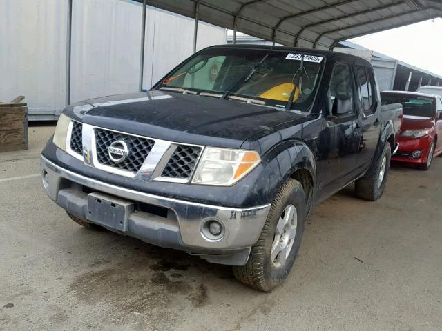 1N6AD07U06C438555 - 2006 NISSAN FRONTIER C BLACK photo 2