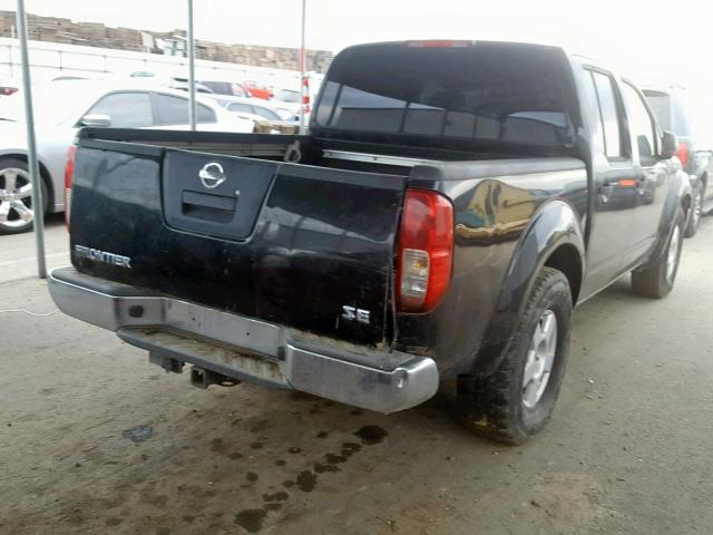 1N6AD07U06C438555 - 2006 NISSAN FRONTIER C BLACK photo 4