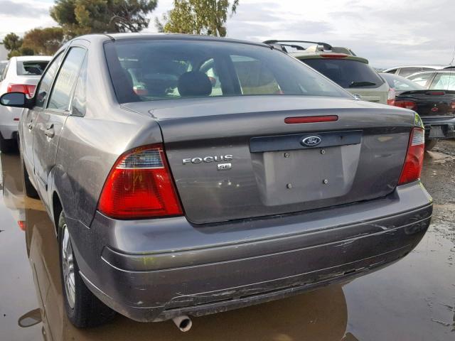 1FAHP34N07W356791 - 2007 FORD FOCUS ZX4 GRAY photo 3