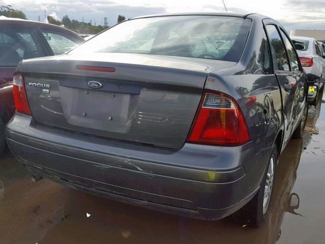 1FAHP34N07W356791 - 2007 FORD FOCUS ZX4 GRAY photo 4