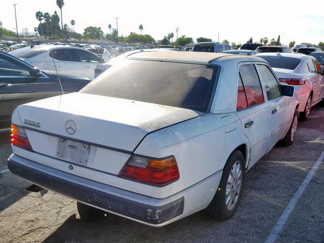 WDBEA28E5PB989098 - 1993 MERCEDES-BENZ 300 E 2.8 WHITE photo 4