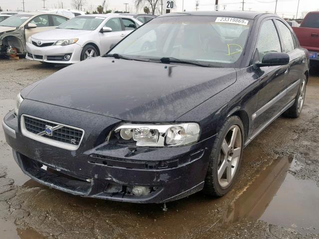 YV1RH52Y042372975 - 2004 VOLVO S60 R BLACK photo 2