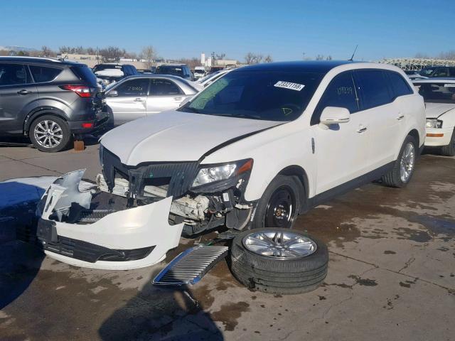 2LMHJ5AT3DBL53469 - 2013 LINCOLN MKT WHITE photo 2