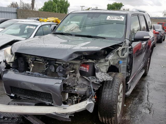 JTEBU5JR1B5062029 - 2011 TOYOTA 4RUNNER SR 灰色 照片 2