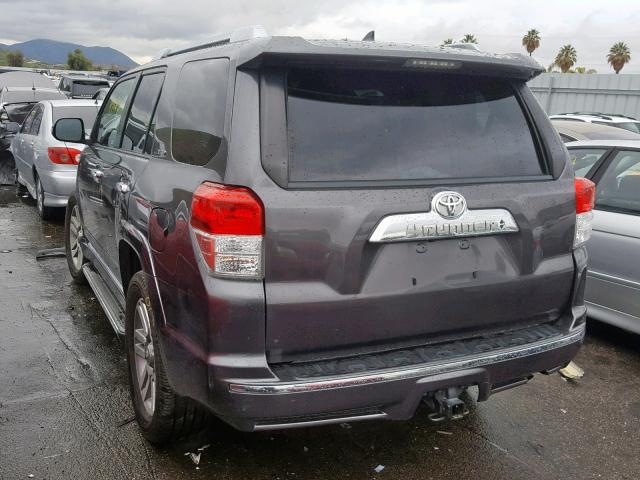 JTEBU5JR1B5062029 - 2011 TOYOTA 4RUNNER SR 灰色 照片 3