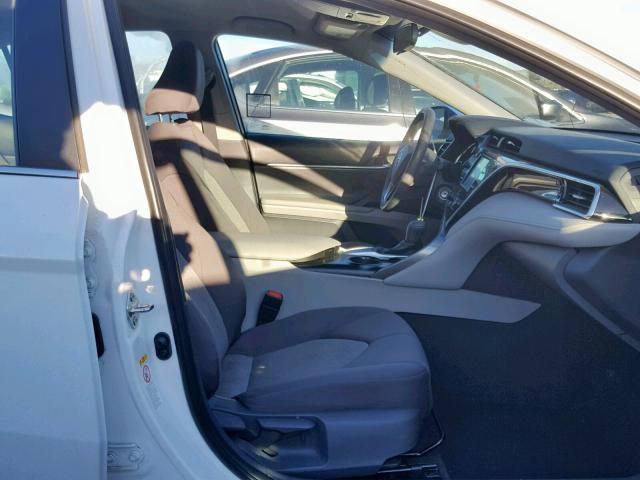 4T1B11HK6JU519853 - 2018 TOYOTA CAMRY L 白色 照片 5