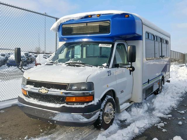 1GB6G5BL0D1120993 - 2013 CHEVROLET EXPRESS G4 WHITE photo 2