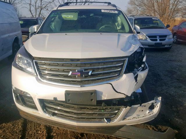 1GNKVJKD9HJ251094 - 2017 CHEVROLET TRAVERSE P WHITE photo 9