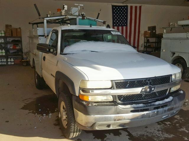 1GBHC24U02Z229669 - 2002 CHEVROLET SILVERADO WHITE photo 1