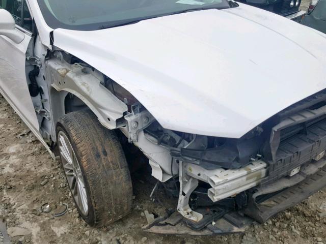 3FA6P0H91FR138041 - 2015 FORD FUSION SE WHITE photo 9