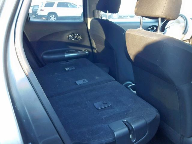 JN8AF5MR7CT108857 - 2012 NISSAN JUKE S GRAY photo 6