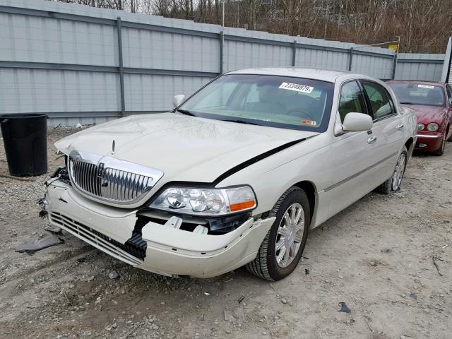 1LNHM82V26Y616075 - 2006 LINCOLN TOWN CAR S CREAM photo 2