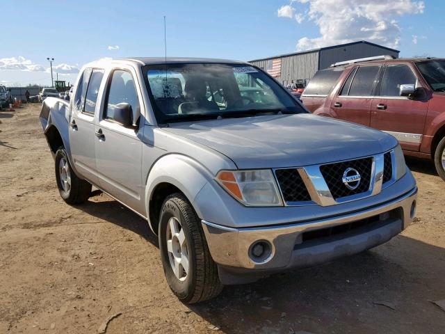 1N6AD07U06C453136 - 2006 NISSAN FRONTIER C SILVER photo 1