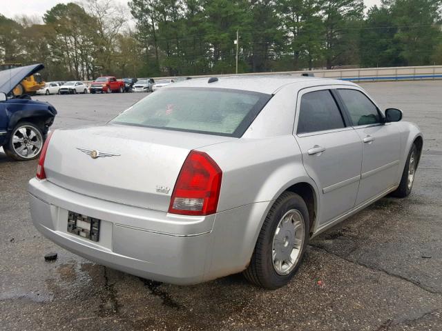 2C3JA53G95H660245 - 2005 CHRYSLER 300 TOURIN SILVER photo 4