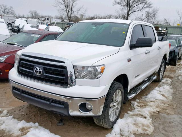 5TFEY5F13DX136874 - 2013 TOYOTA TUNDRA CRE WHITE photo 2