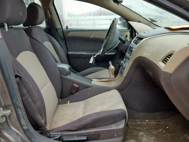 1G1ZB5EB9AF212265 - 2010 CHEVROLET MALIBU LS 灰色 照片 5