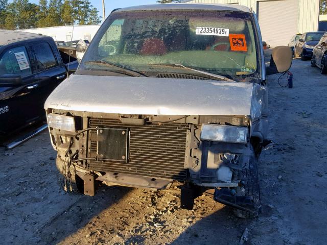 1GBFG15R3T1023603 - 1996 CHEVROLET G10 GRAY photo 10