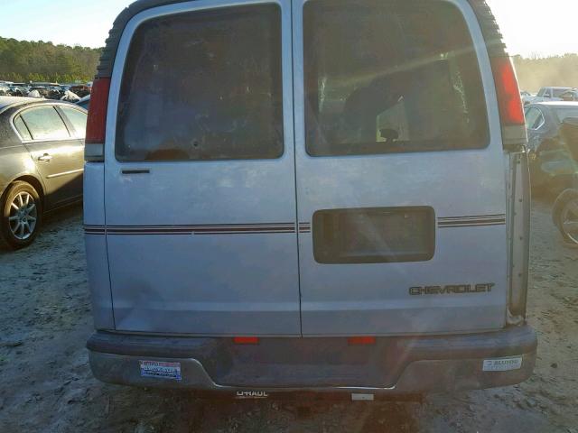 1GBFG15R3T1023603 - 1996 CHEVROLET G10 GRAY photo 9