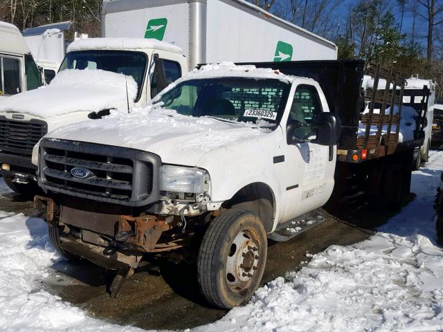 1FDAF56F2XEE28432 - 1999 FORD F550 SUPER WHITE photo 2