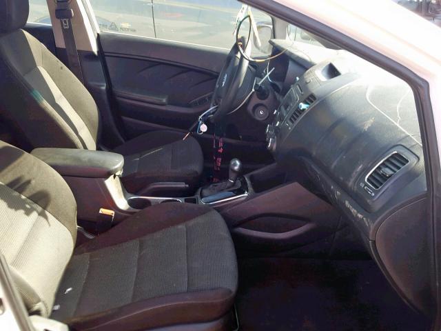 3KPFK4A71HE120707 - 2017 KIA FORTE LX 白色 照片 5