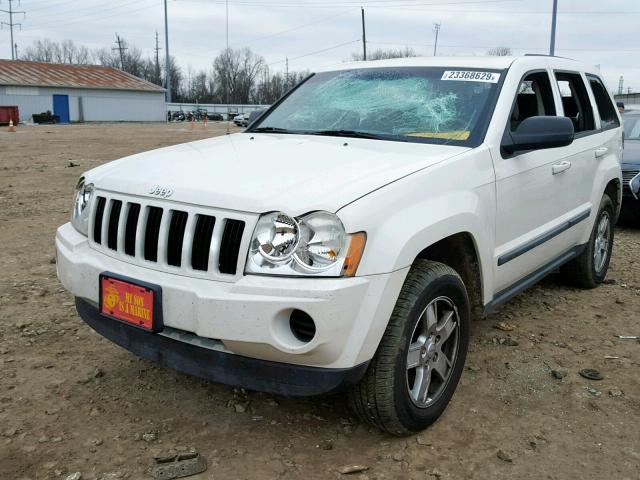 1J8GS48K27C627919 - 2007 JEEP GRAND CHER WHITE photo 2