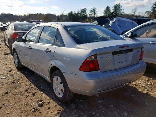 1FAFP34NX6W119148 - 2006 FORD FOCUS ZX4 SILVER photo 3