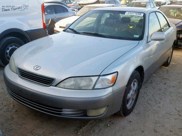 JT8BF28G1W5018781 - 1998 LEXUS ES 300 SILVER photo 2