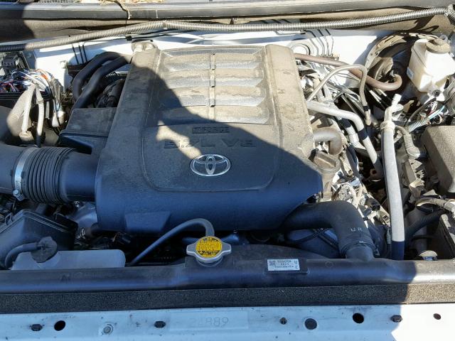 5TFDW5F12HX637133 - 2017 TOYOTA TUNDRA CRE WHITE photo 7