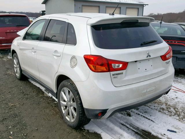 4A4AR4AU0FE031000 - 2015 MITSUBISHI OUTLANDER WHITE photo 3