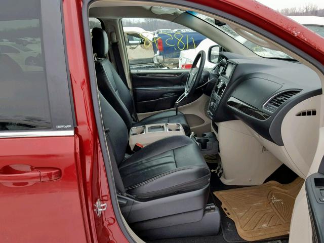 2C4RC1BG5ER234629 - 2014 CHRYSLER TOWN & COU RED photo 5