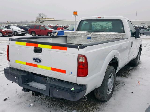 1FTBF2A64DEB81991 - 2013 FORD F250 SUPER Weiß Foto 4