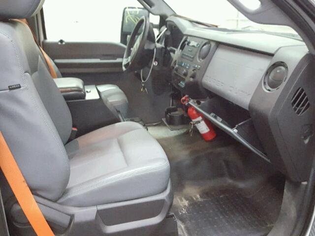 1FTBF2A64DEB81991 - 2013 FORD F250 SUPER Weiß Foto 5