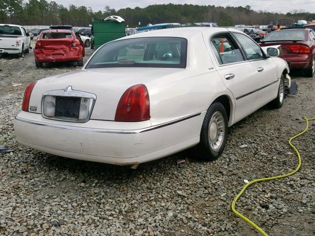 1LNHM81W6YY863628 - 2000 LINCOLN TOWN CAR E WHITE photo 4