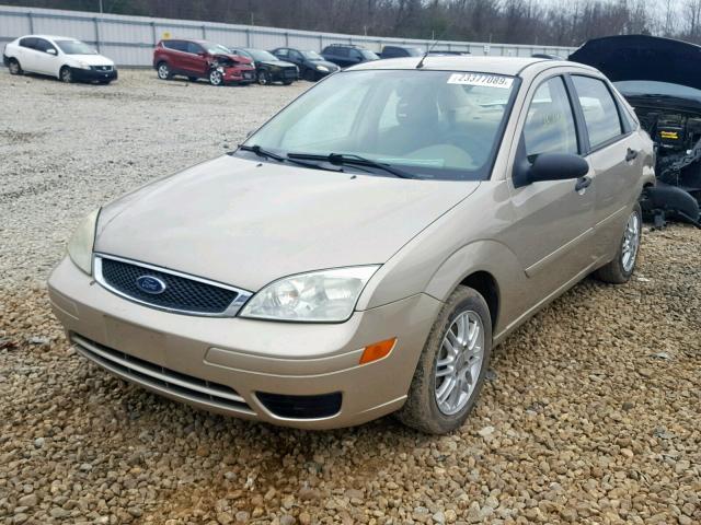 1FAFP34N07W300731 - 2007 FORD FOCUS ZX4 GOLD photo 2