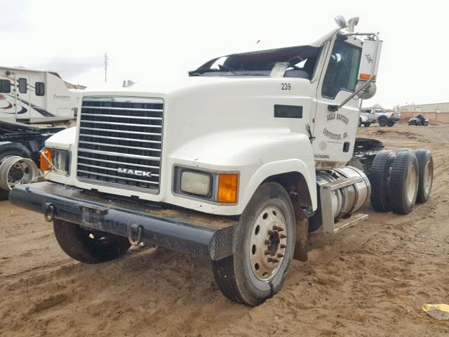 1M1AN09Y3CM009450 - 2012 MACK 600 CHU600 WHITE photo 2