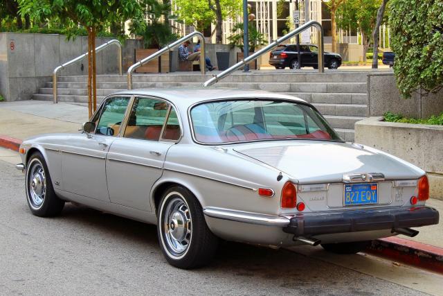 UE2R51178BW - 1973 JAGUAR XJ12 SILVER photo 4