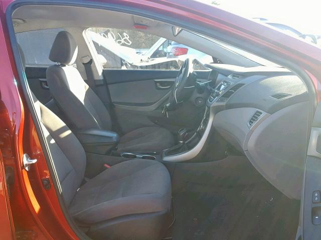 5NPDH4AE3GH777586 - 2016 HYUNDAI ELANTRA SE RED photo 5