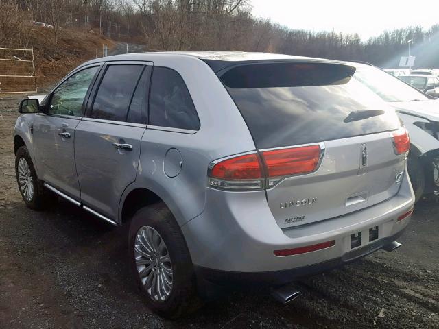 2LMDJ8JK4DBL00836 - 2013 LINCOLN MKX SILVER photo 3