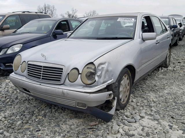 WDBJF65F7WA586782 - 1998 MERCEDES-BENZ E 320 SILVER photo 2