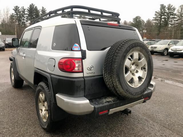 JTEBU11F570003262 - 2007 TOYOTA FJ CRUISER SILVER photo 3