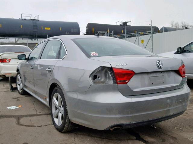 1VWBH7A30DC121146 - 2013 VOLKSWAGEN PASSAT SE GRAY photo 3