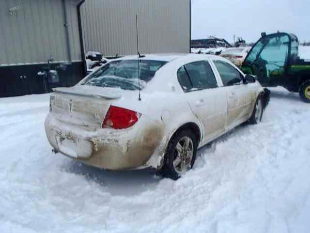 1G2AS58HX97238811 - 2009 PONTIAC G5 SE WHITE photo 4