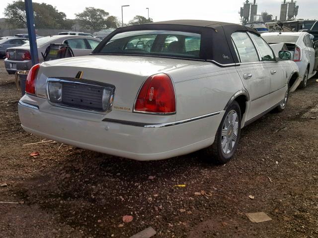 1LNHM83W54Y612459 - 2004 LINCOLN TOWN CAR U WHITE photo 4