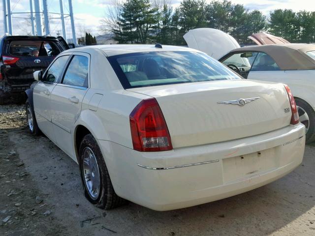 2C3AA53G35H547486 - 2005 CHRYSLER 300 TOURIN WHITE photo 3