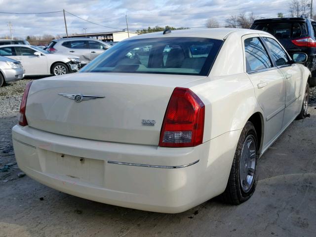 2C3AA53G35H547486 - 2005 CHRYSLER 300 TOURIN WHITE photo 4