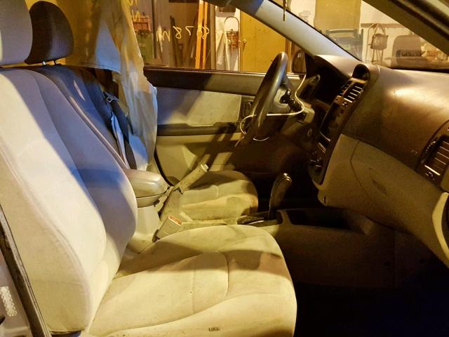 KNAFE121355194005 - 2005 KIA NEW SPECTR 银色 照片 5